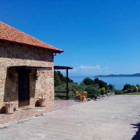 Vila Stonehouse & Casa Al Sole E Al Mare Nea Roda Exteriér fotografie