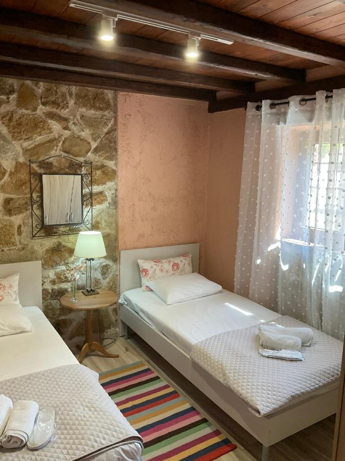 Vila Stonehouse & Casa Al Sole E Al Mare Nea Roda Exteriér fotografie