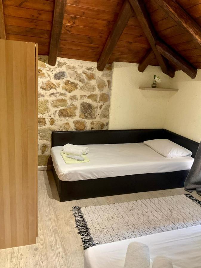 Vila Stonehouse & Casa Al Sole E Al Mare Nea Roda Exteriér fotografie