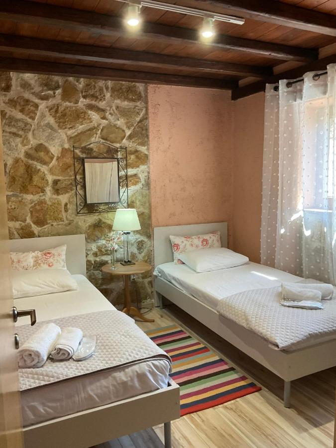 Vila Stonehouse & Casa Al Sole E Al Mare Nea Roda Exteriér fotografie